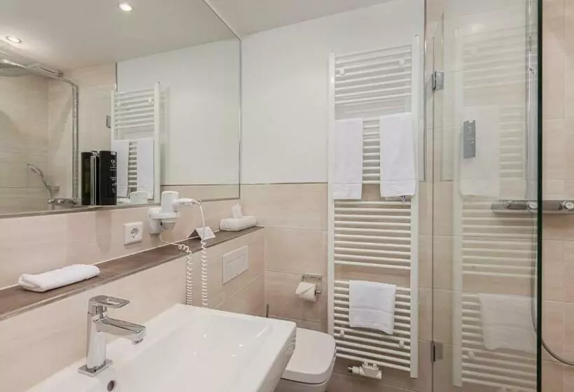 Standard Room, Und Restaurant Burg Schnellenberg