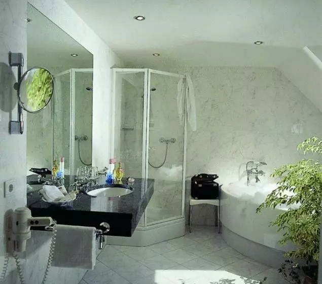 Standard Room, Und Restaurant Burg Schnellenberg