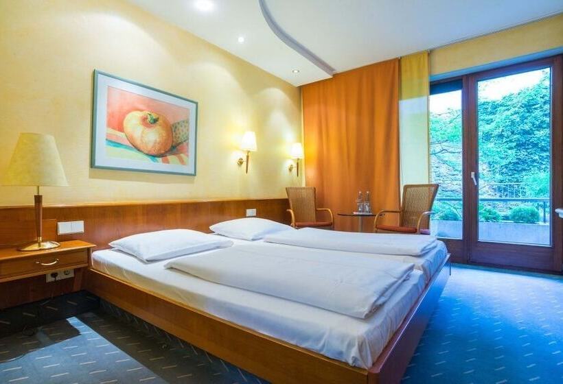 标准间, Zum Roten Bären