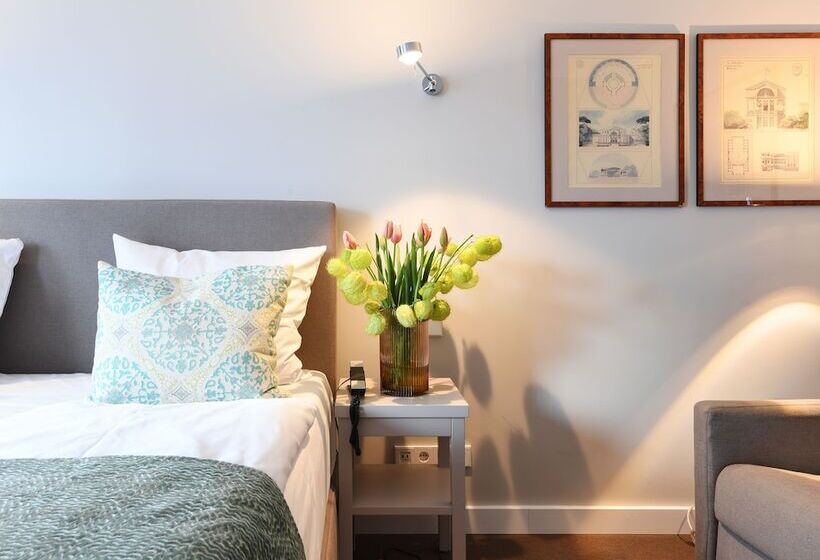 غرفة سوبيريور, Admiral