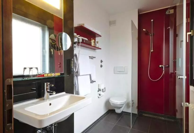Comfort Yhden Hengen Huone, Art & Business