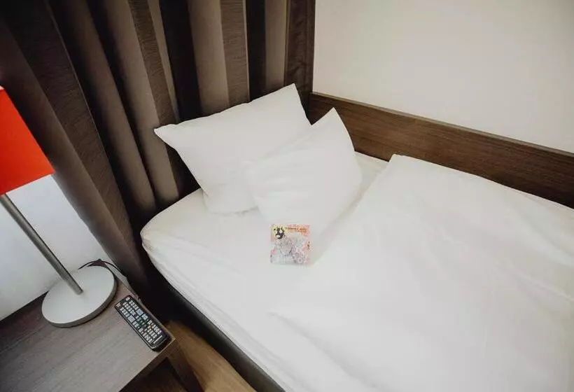 Comfort Yhden Hengen Huone, Art & Business