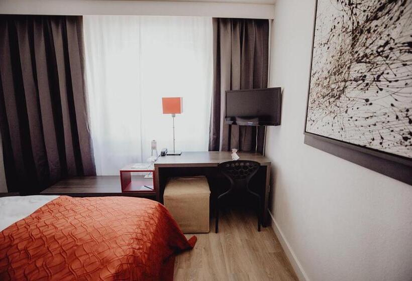 غرفة قياسية, Art & Business