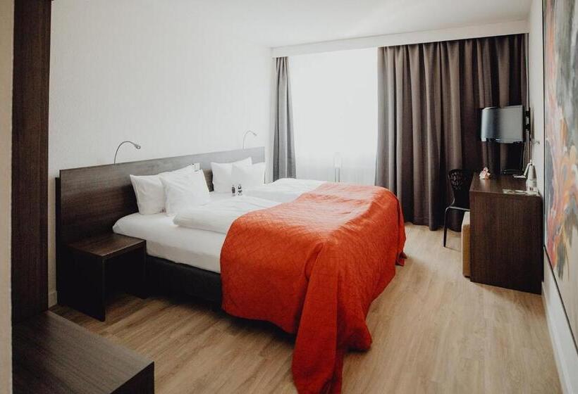 غرفة قياسية, Art & Business