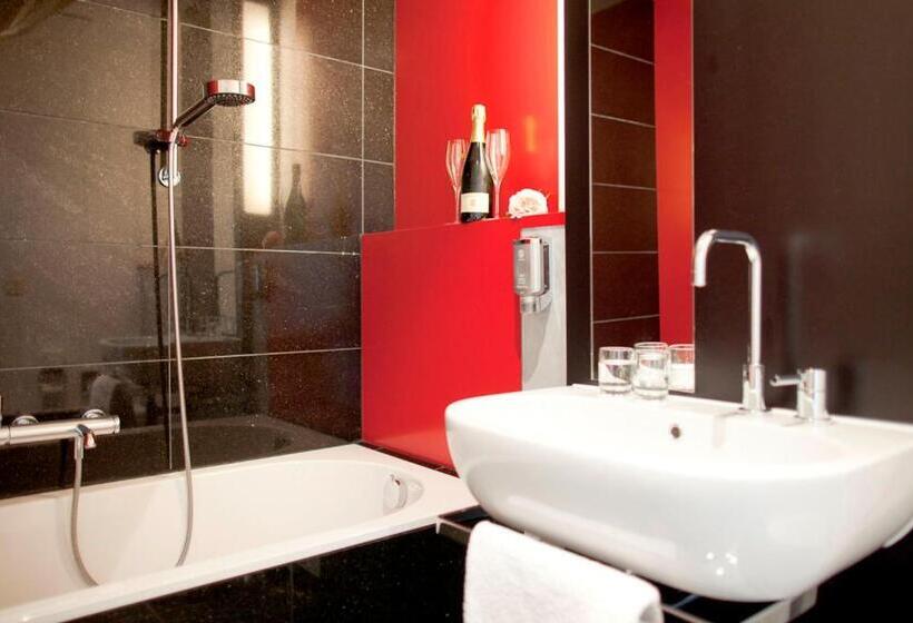 غرفة سوبيريور, Art & Business