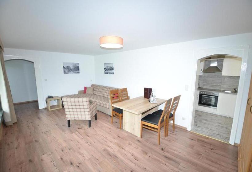 Dağ Manzaralı Junior Süiti, Cafe Fuggerhof