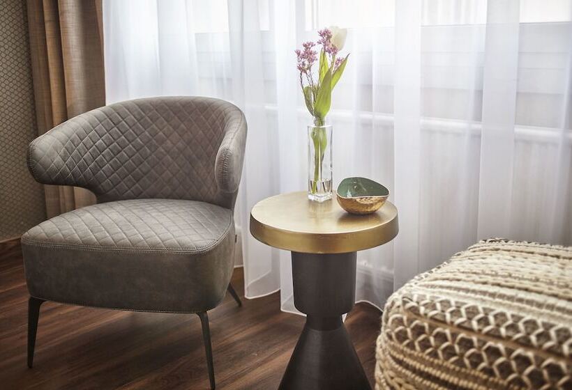 スタンダードルーム, City Krone