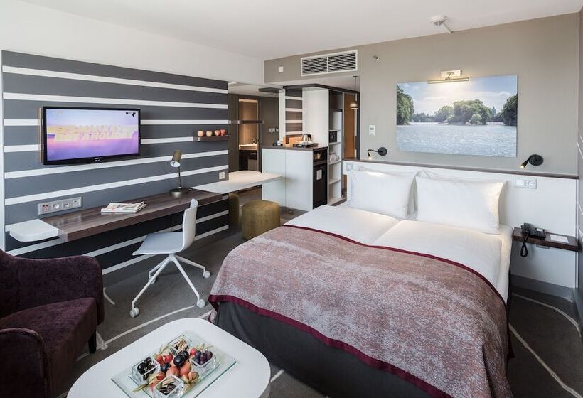 Номер Премиум Вид на Город, Holiday Inn Munich City Centre, An Ihg