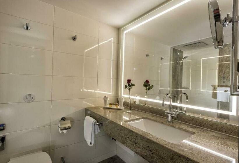 جناح جونيور, Maritim Hotel Würzburg