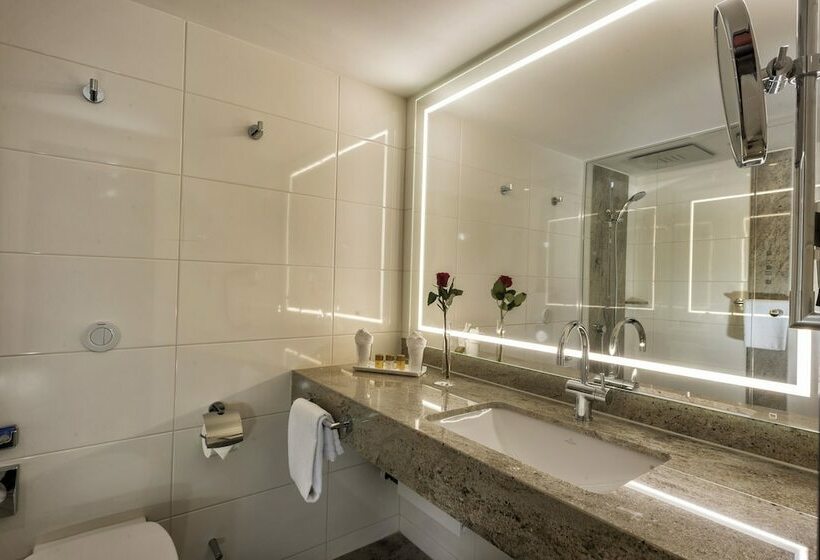 جناح جونيور, Maritim Hotel Würzburg