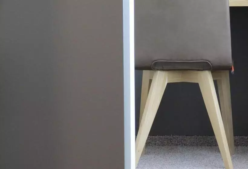 Chambre Standard Individuelle, Neuthor