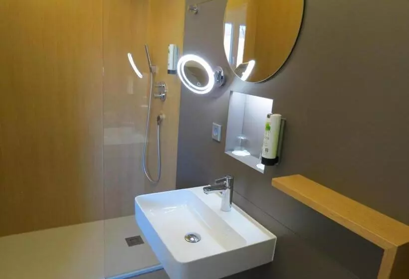 Chambre Standard, Neuthor