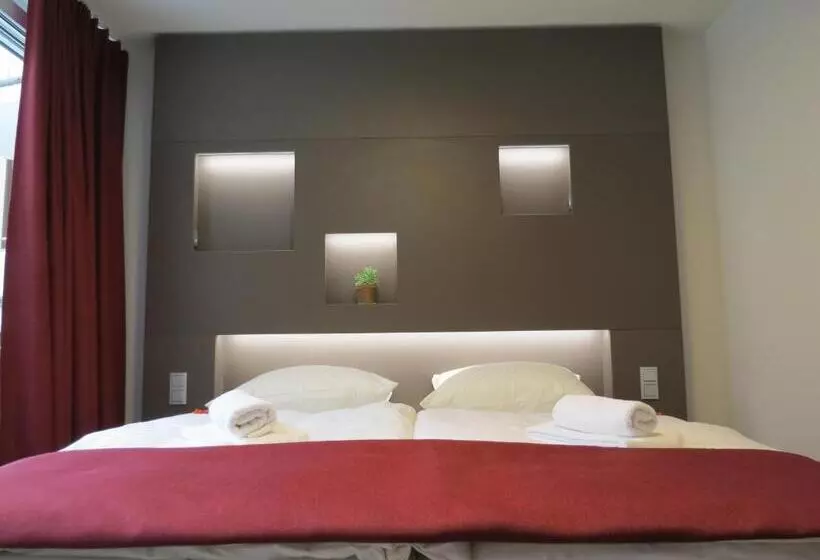 Chambre Triple Standard, Neuthor