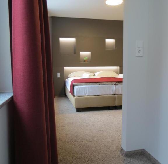 标准三人间, Neuthor