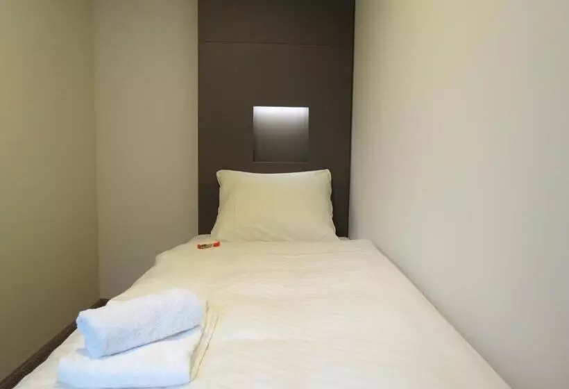 Chambre Triple Standard, Neuthor