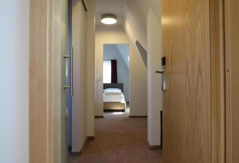 Chambre Familiale, Neuthor