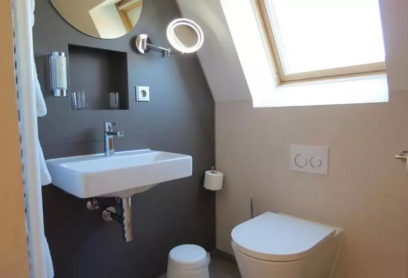 Chambre Familiale, Neuthor