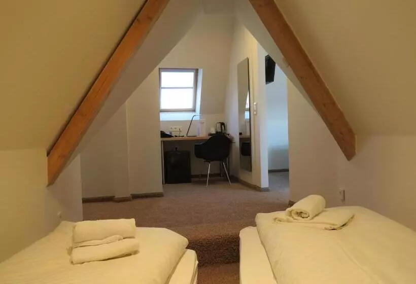 Chambre Familiale, Neuthor