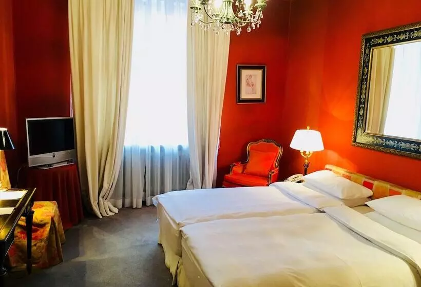 Deluxe Kamer, Opera