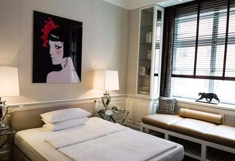 Deluxe Kamer, Opera