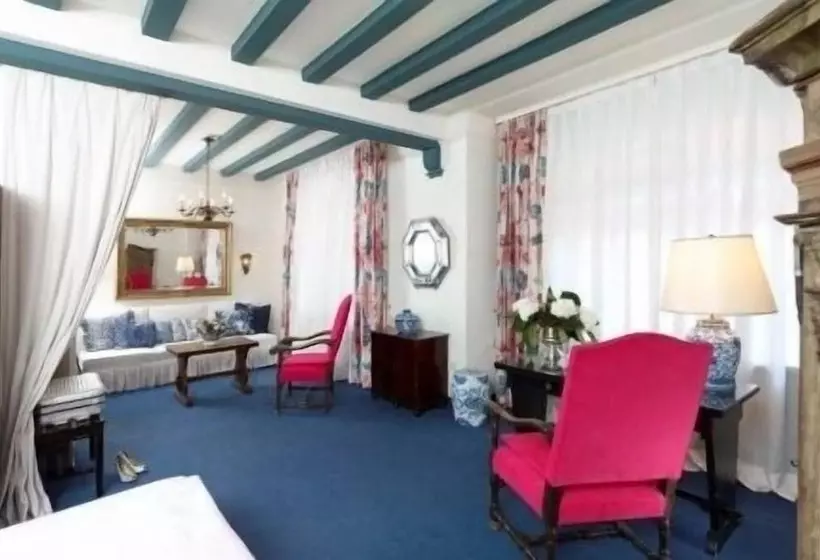 Junior Suite, Opera