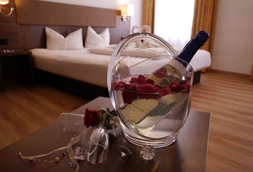 חדר סטנדרט לארבעה, Romantica Hotel Blauer Hecht