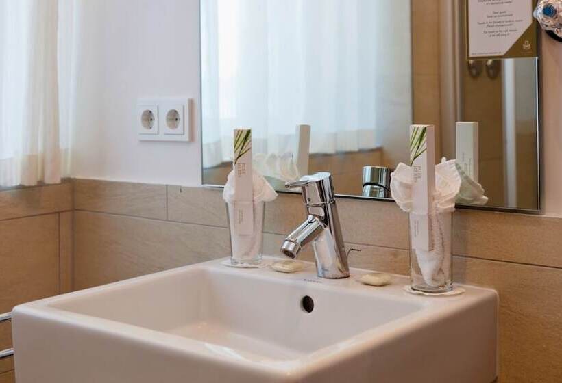 Номер Стандарт Вид на Озеро, Seehotel Leoni