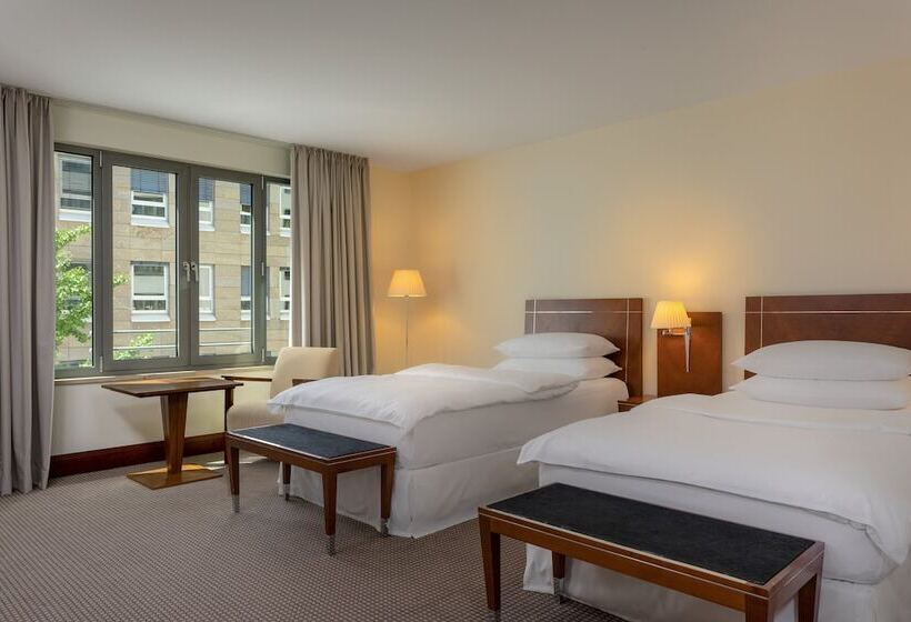 Номер Executive, Sheraton Carlton  Nuernberg