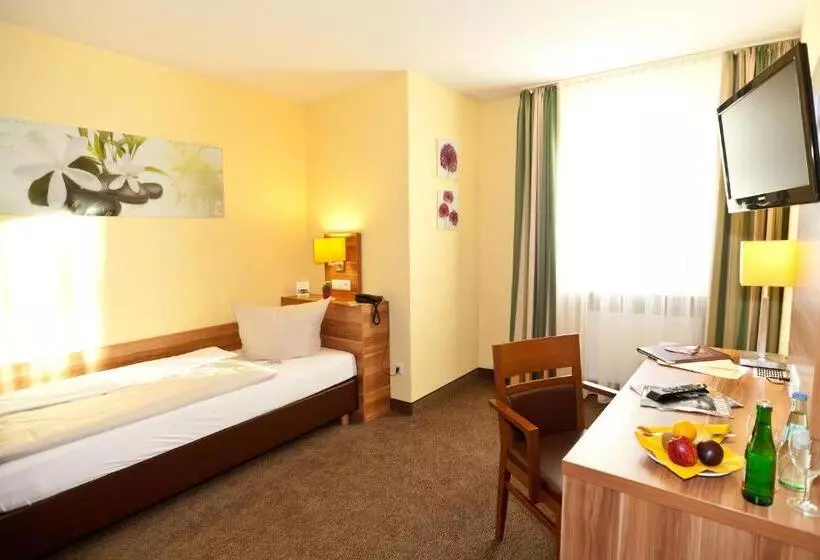 1 Bedroom Apartment, Strauss