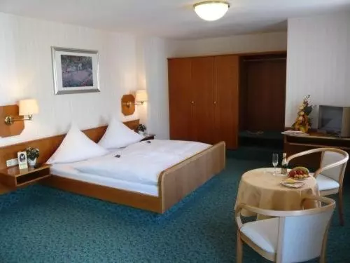 1 Bedroom Apartment, Strauss
