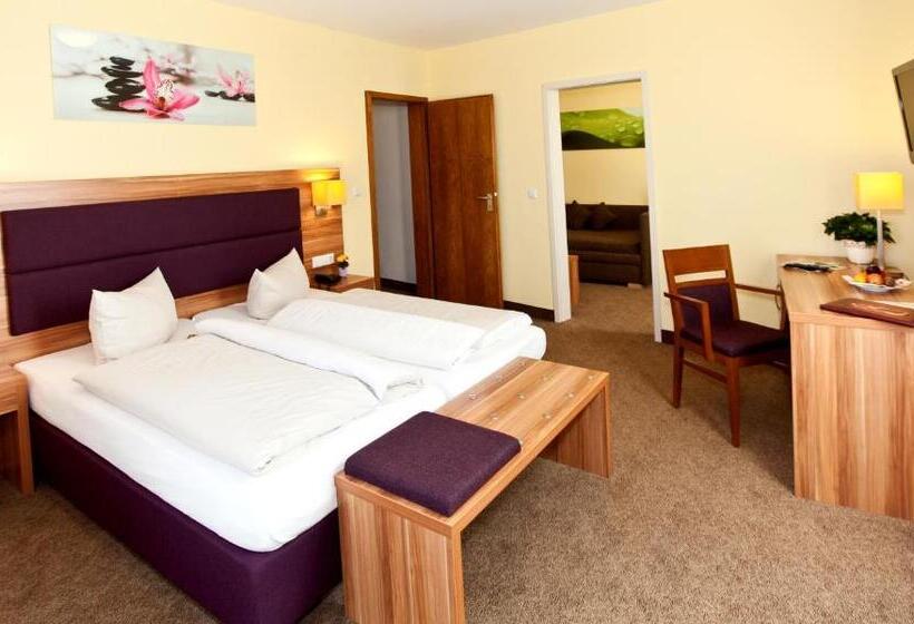 ファミリールーム, Strauss