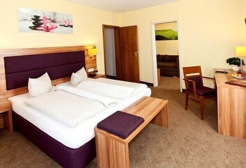 スタンダードルーム, Strauss