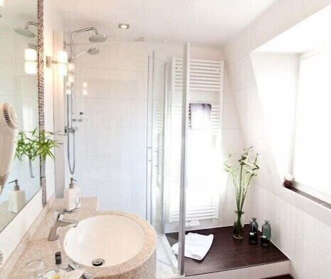 スタンダードルーム, Strauss