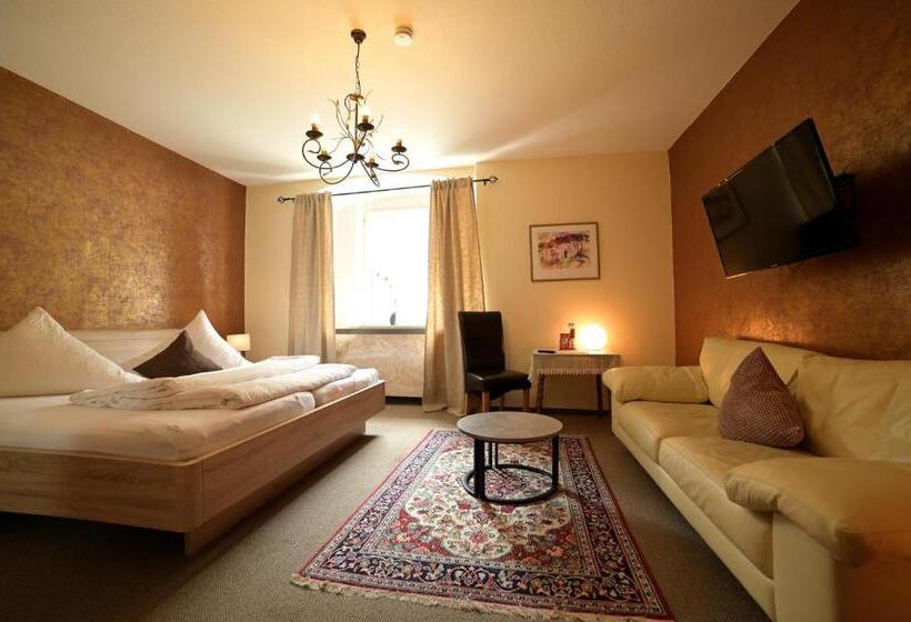 컴포트 룸, Zrenners Garni