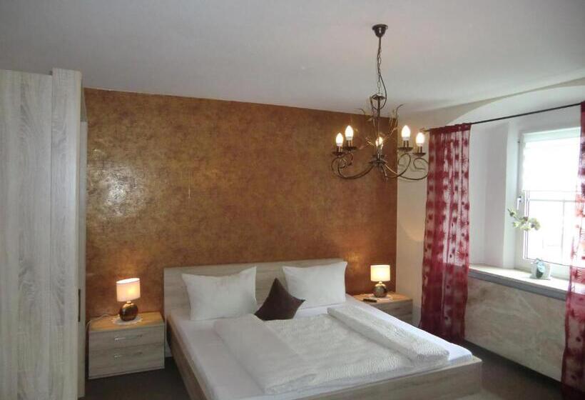 컴포트 룸, Zrenners Garni