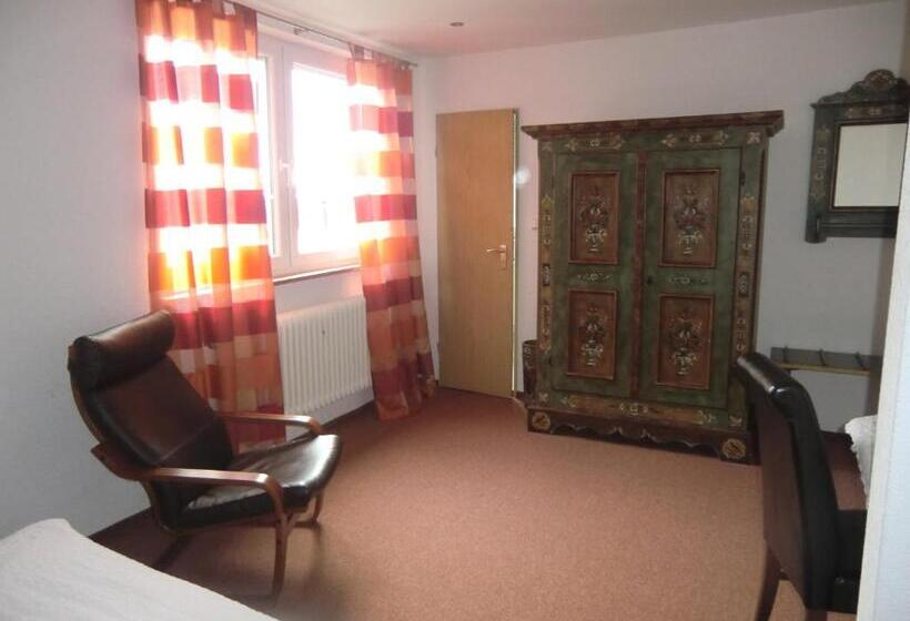 컴포트 룸, Zrenners Garni