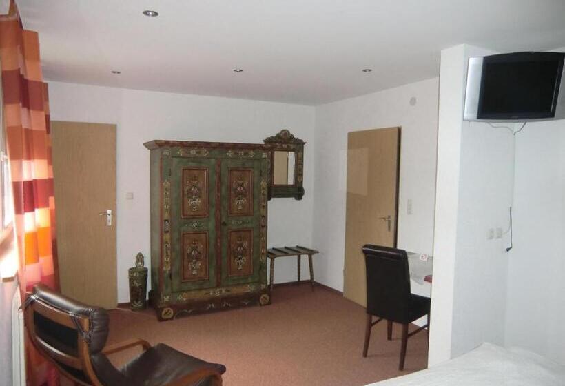 컴포트 룸, Zrenners Garni