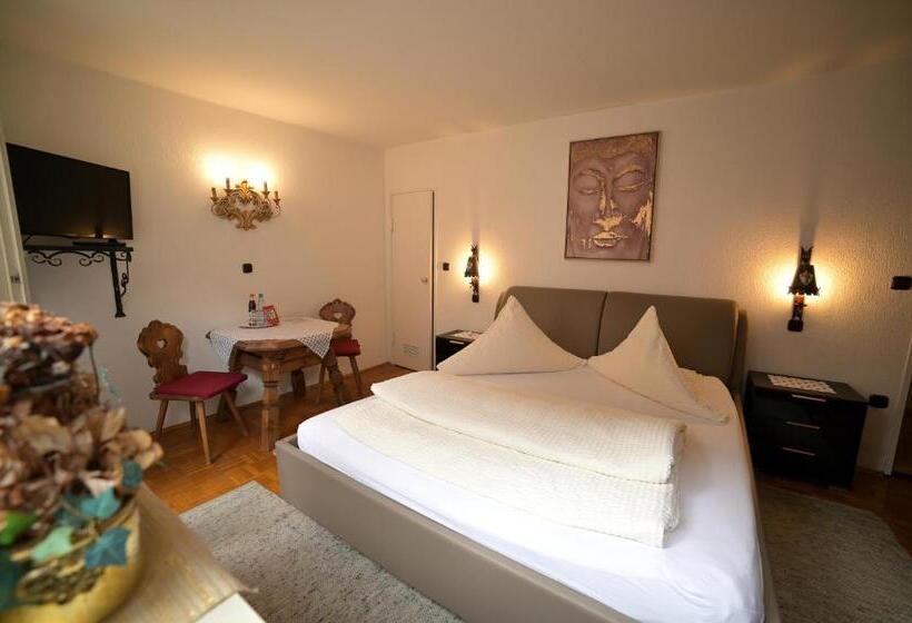 컴포트 룸, Zrenners Garni