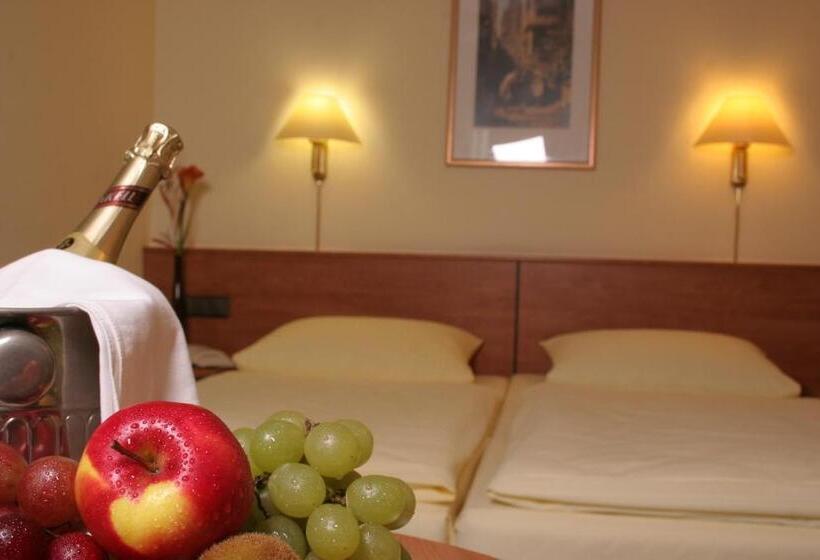 غرفة قياسية, Goldenes Fass In Rothenburg Ob Der Tauber