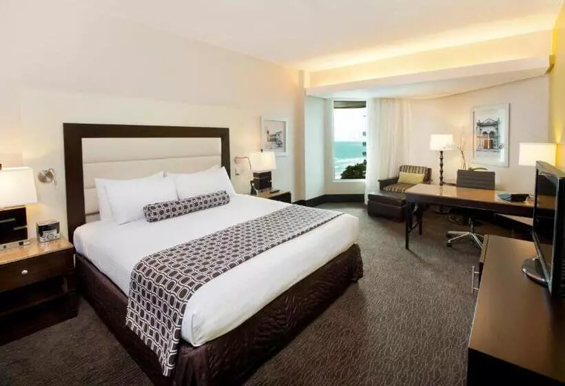 اتاق اجرایی با تخت بزرگ, Crowne Plaza Santo Domingo, An Ihg