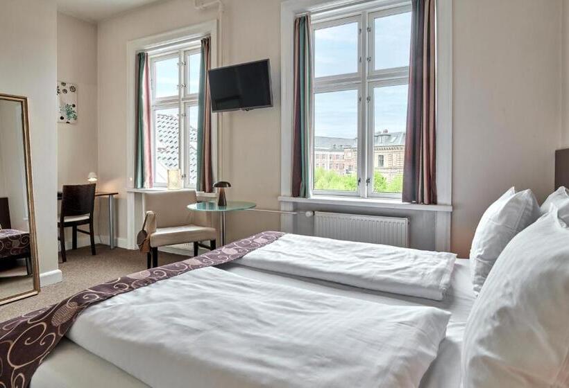 Семейный Номер, Sct. Thomas