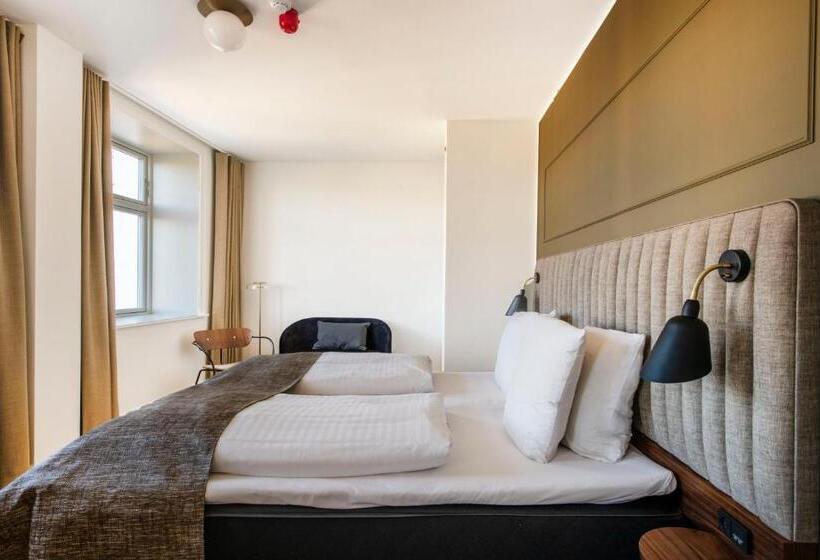 Полулюкс, Sct. Thomas