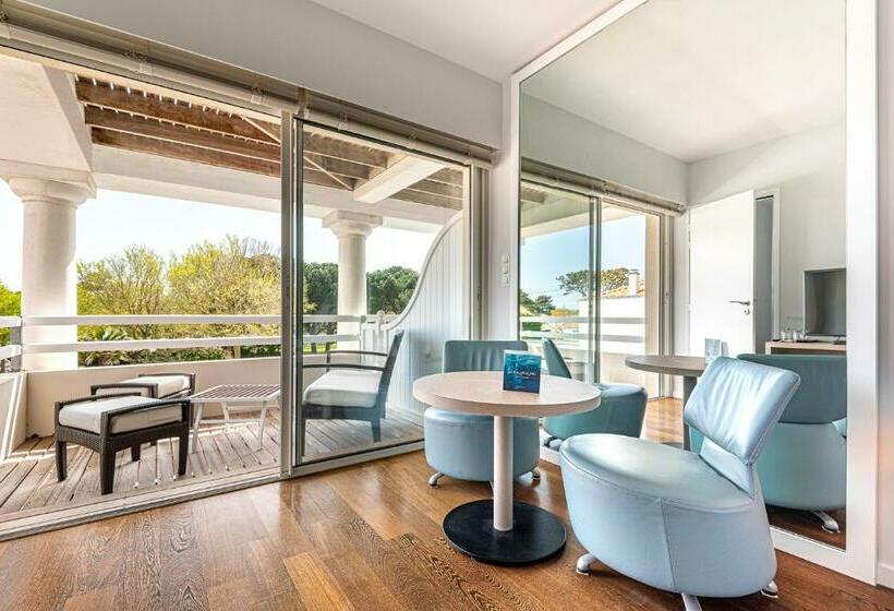 スーペリアトリプルルーム, Anne De Bretagne