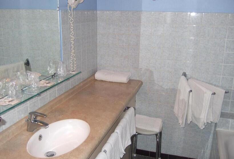 Standard 3 Pers. Værelse, Auberge De L Orisse Et Iris Hostel