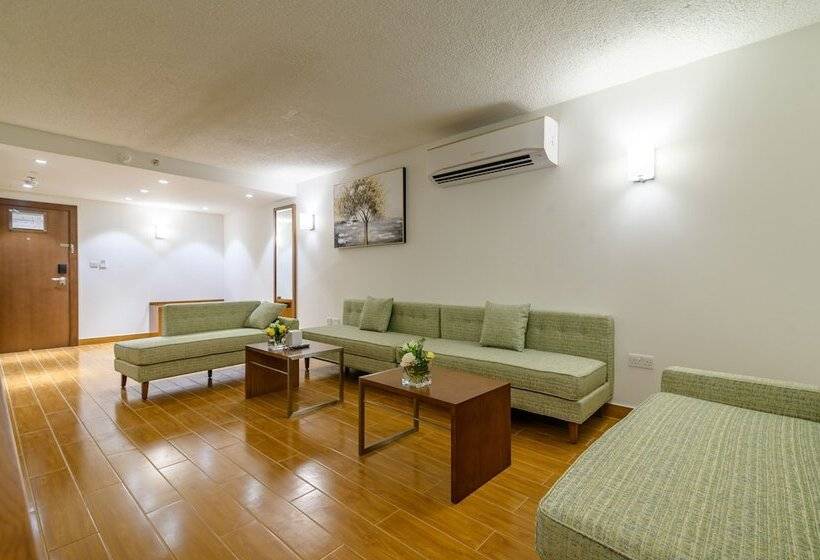 سوییت جونیور, Dhafra Beach