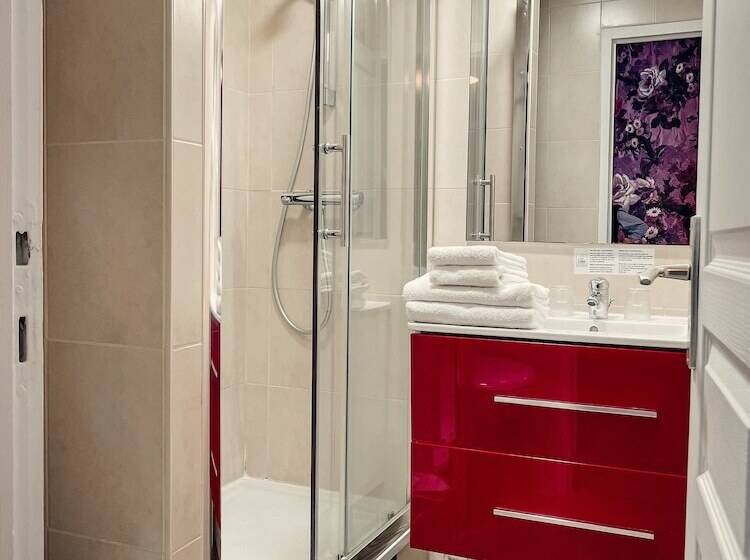 Семейный Номер, Garden Hotel Rennes Centre Gare