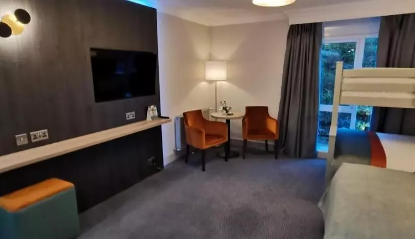 اتاق لوکس خانوادگی, Greenhills Hotel Limerick