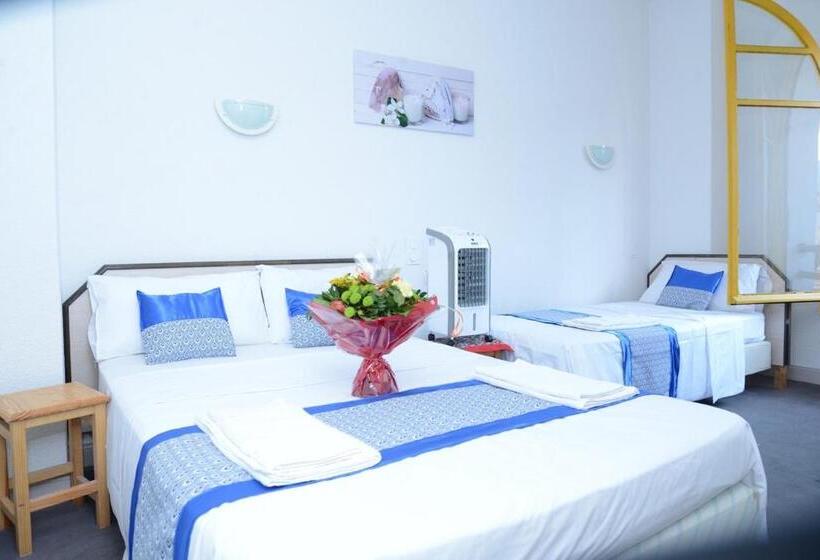 غرفة قياسية ثلاثية, Aux Armes de Belgique