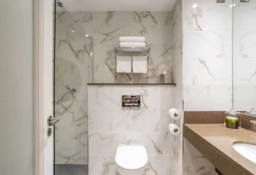 标准三人间, Kilmore