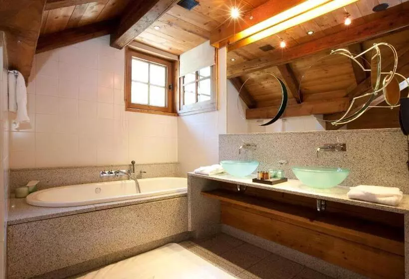 اتاق پرستیژ, Le Hameau Albert 1er